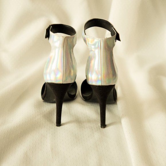 Holographic stilettos from Spring - Picture 3 of 6